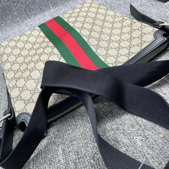 100% Authentic Gucci Web GG Supreme Messenger Crossbody Bag - Picture 8 of 15